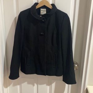 Coat with ruffle neck